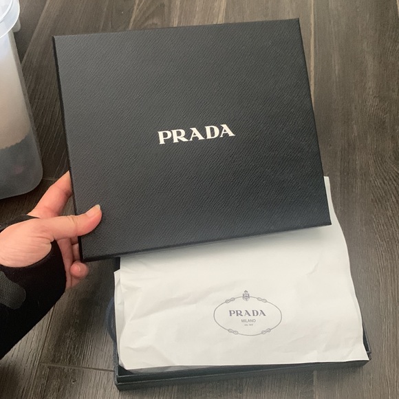 Prada blue clutch wallet on chain with removable strap - Picture 8 of 8